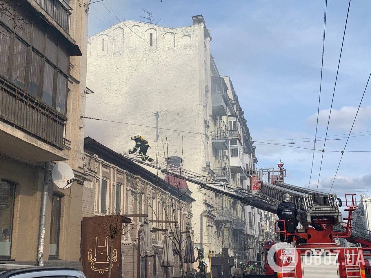 Пожар возник в здании на улице Саксаганского.