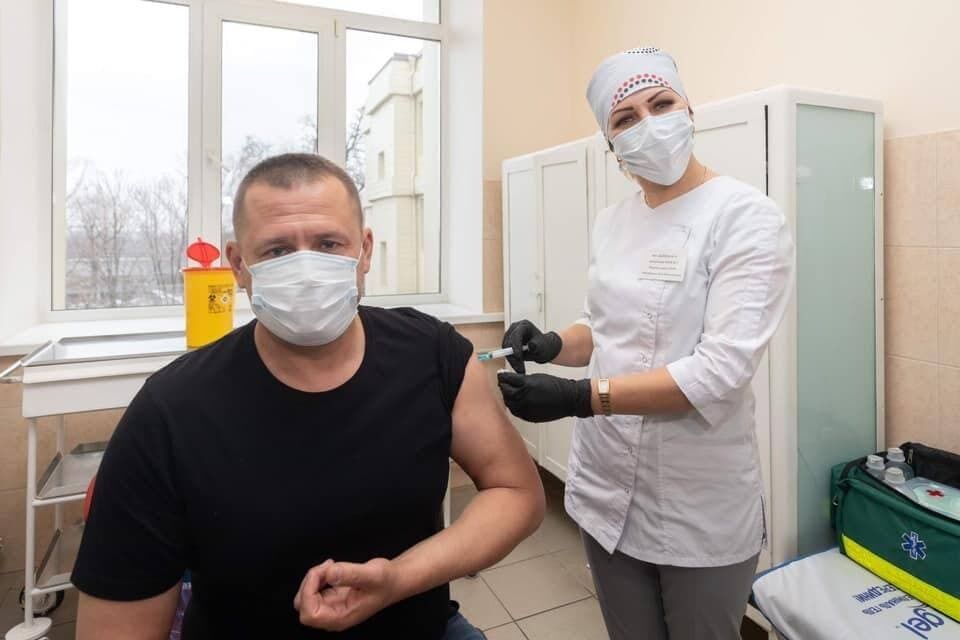 Борис Филатов вакцинировался от COVID-19