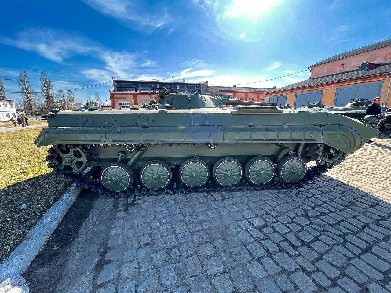 ВСУ усилились новыми боевыми машинами из Польши. Фото