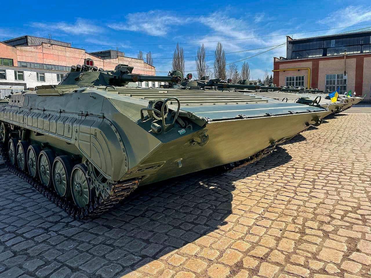 ЗСУ отримали нові бойові машини з Польщі. Фото