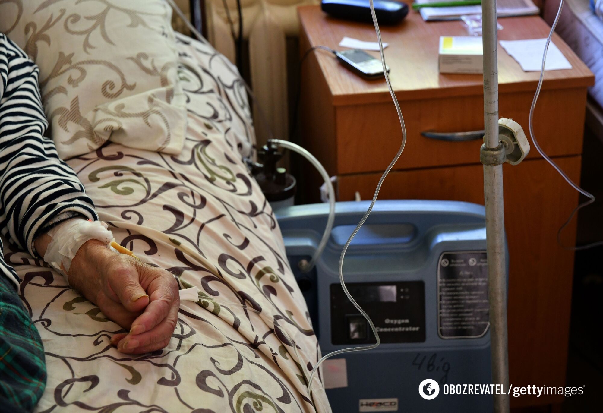 Пожилые украинцы, болеющие COVID, больше всех нуждаются в госпитализациях