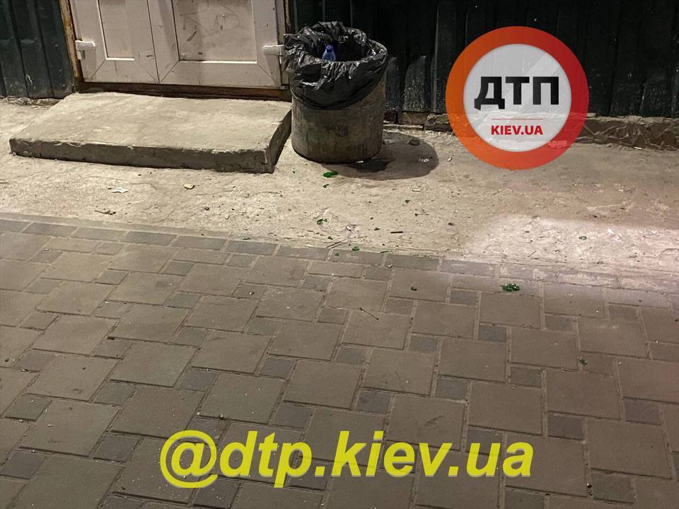 Возле киоска в Киеве произошла стычка.