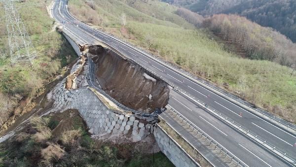 Дорога рухнула на 85 метров