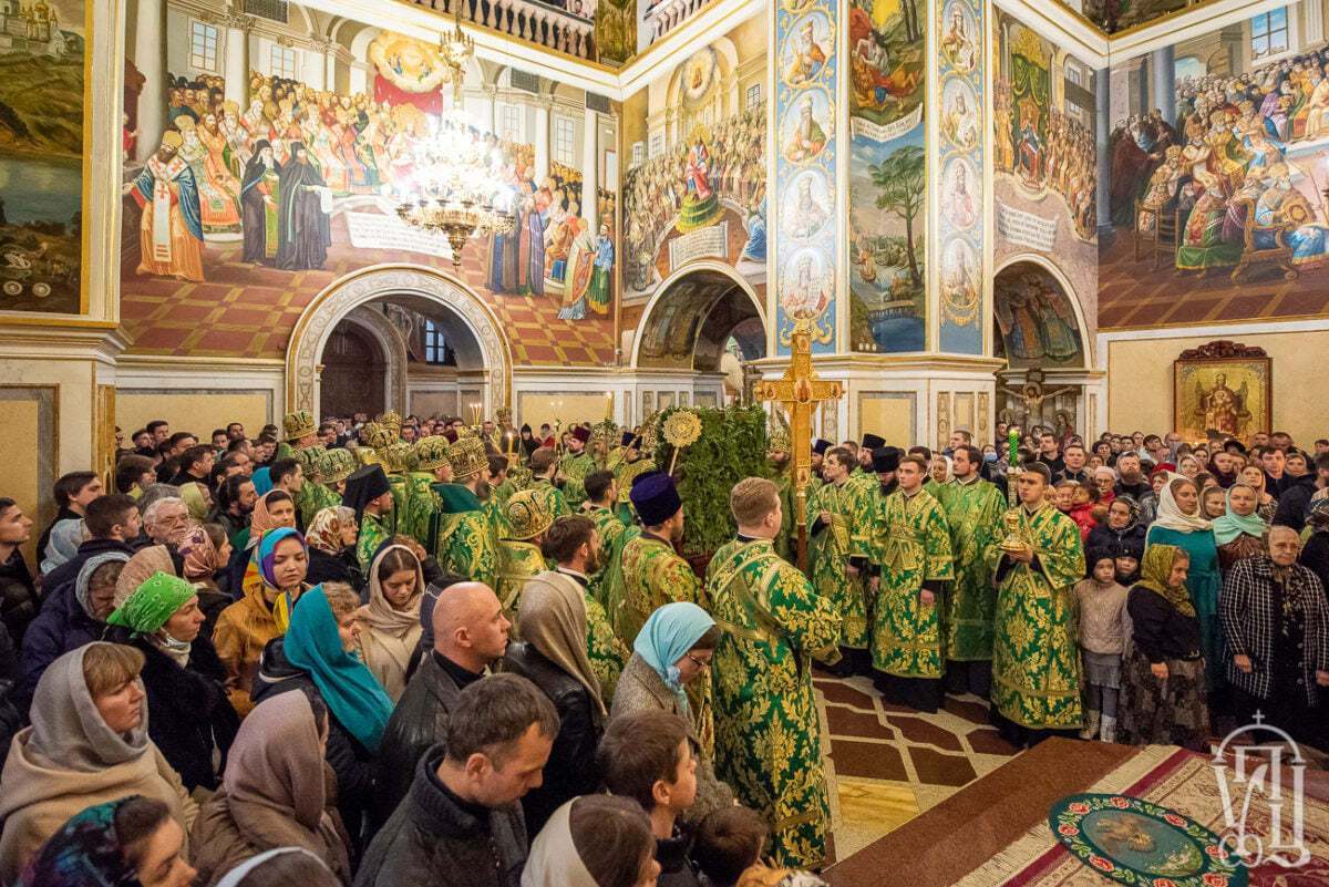 У Києво-Печерській Лаврі порушували норми соціального дистанціювання