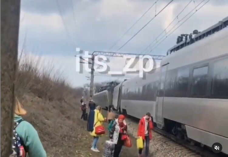 Под Запорожьем сошел поезд.