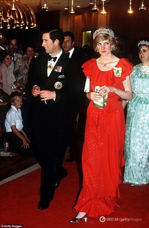 Принцесса Диана в платье Брюса Олдфилда в 1983 году.
