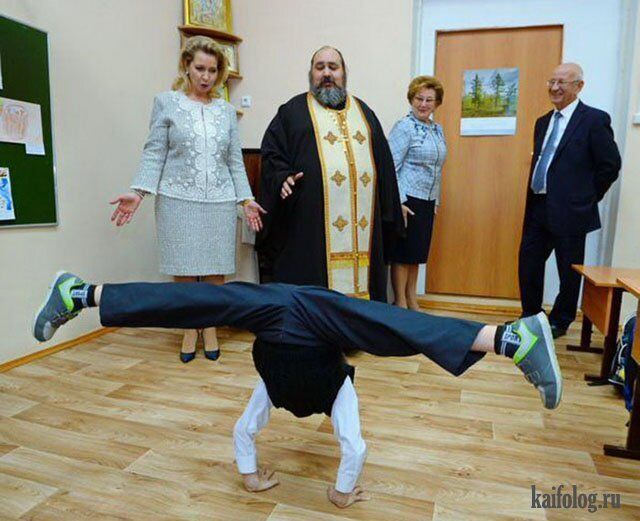 Школа циркового мистецтва: учень танцює нижній брейк