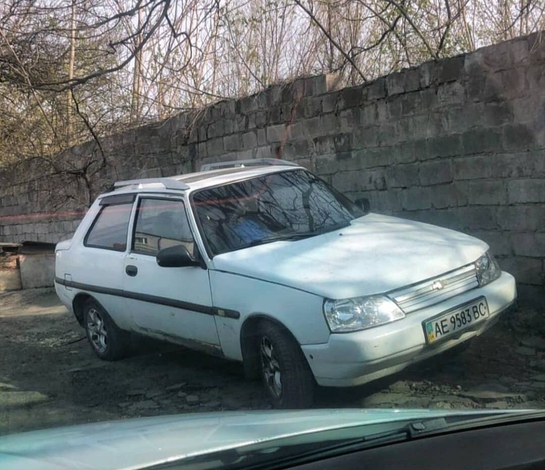 Скрещенная "Таврия" и "Славута" возможно с фарами от Lada Priora