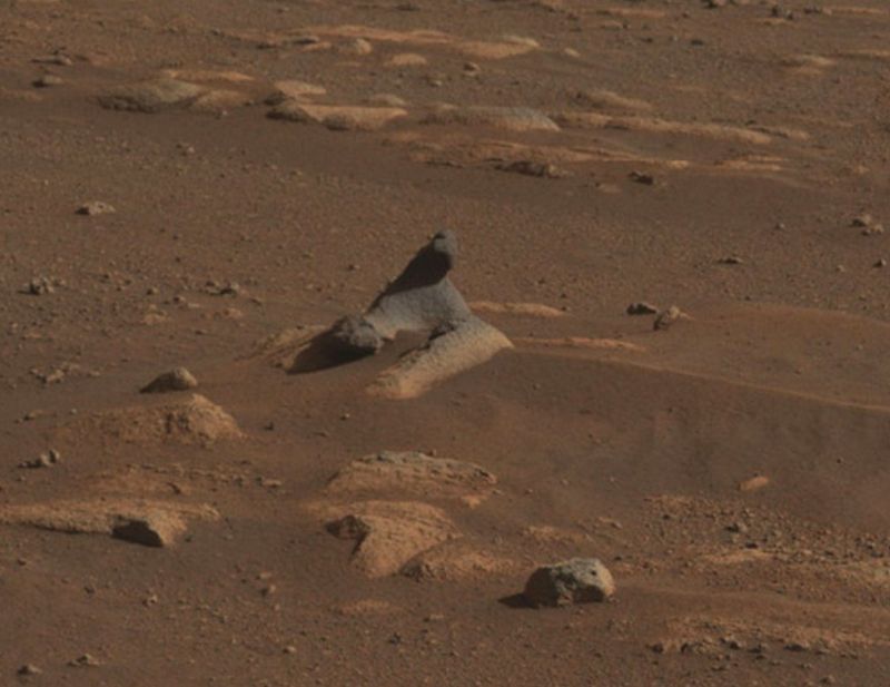 Скалистый выступ, заметный на панораме, показывает, сколько деталей улавливают камеры марсохода