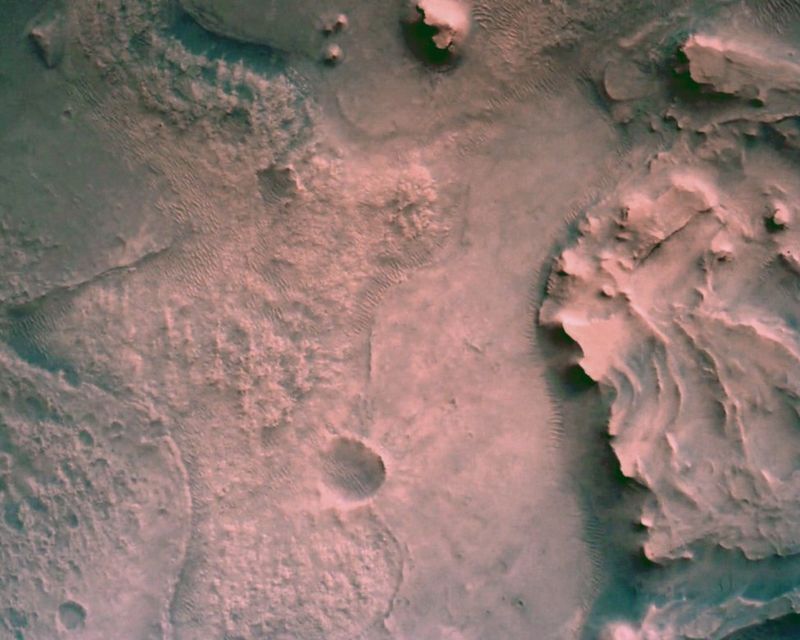 Зображення кратеру Єзеро під час спуску