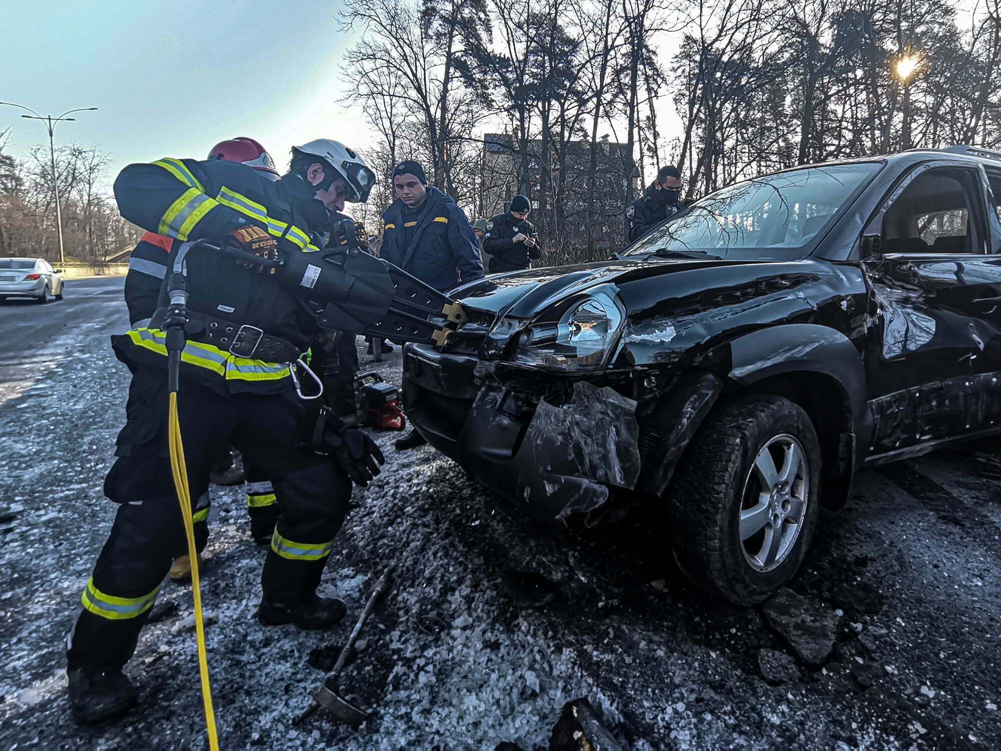 Рятувальники на місці події.