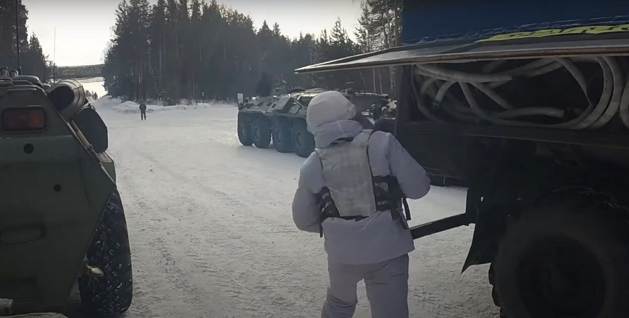 В России показали, как их армия готовится совершать "военные преступления". Фото и видео