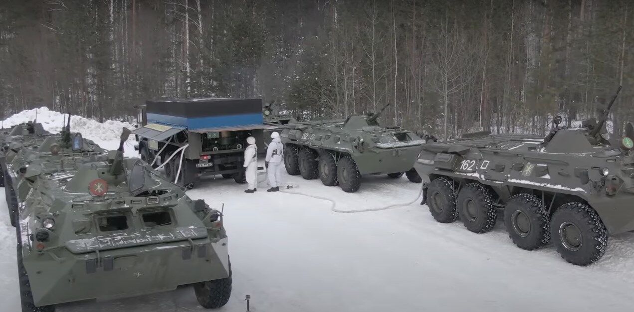 В России показали, как их армия готовится совершать "военные преступления". Фото и видео