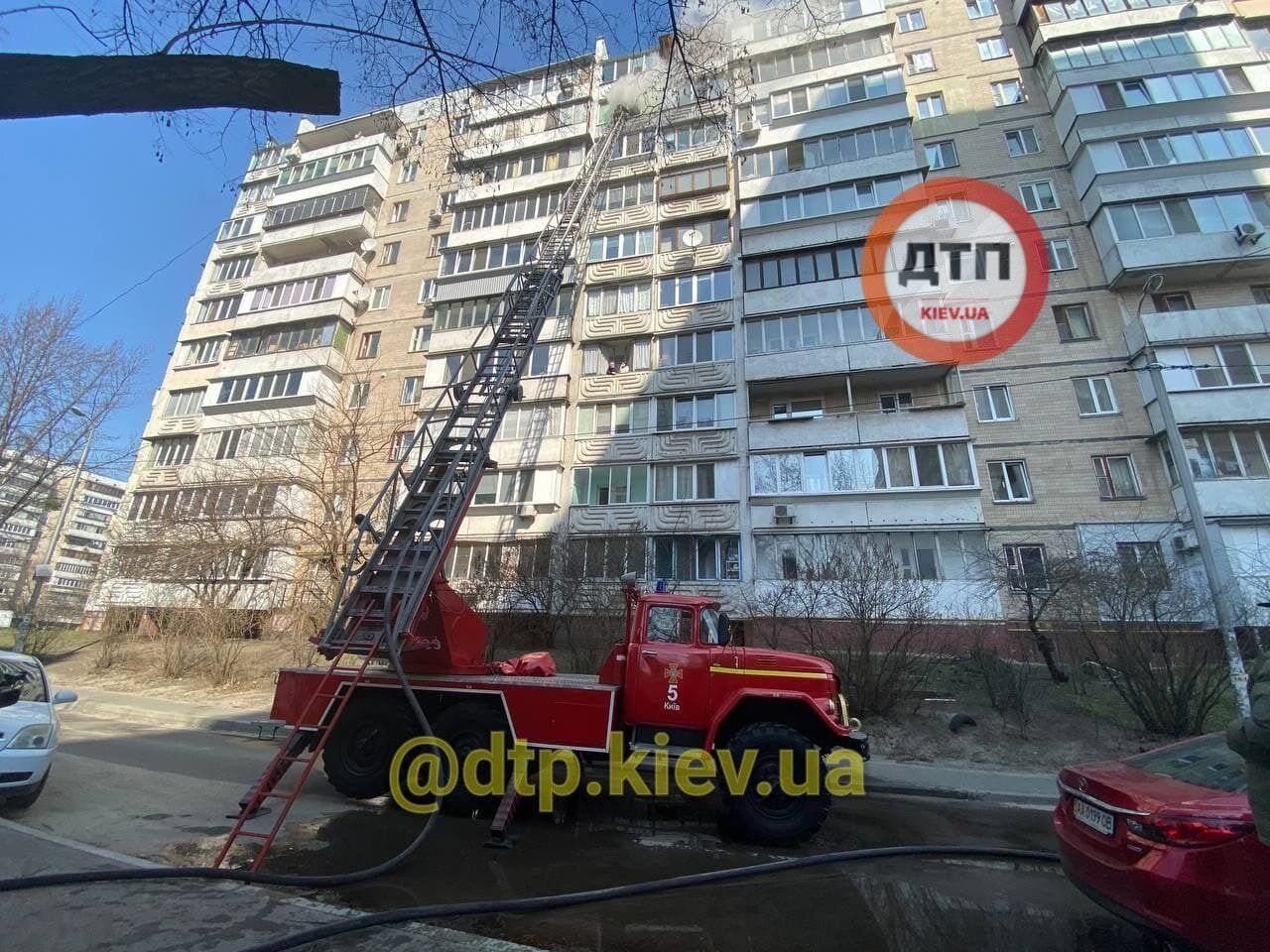 Пожар произошел в Дарницком районе Киева.