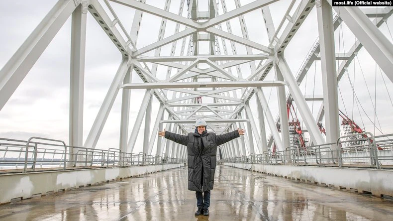 Олег Газманов на строительстве Керченского моста, 2017 год