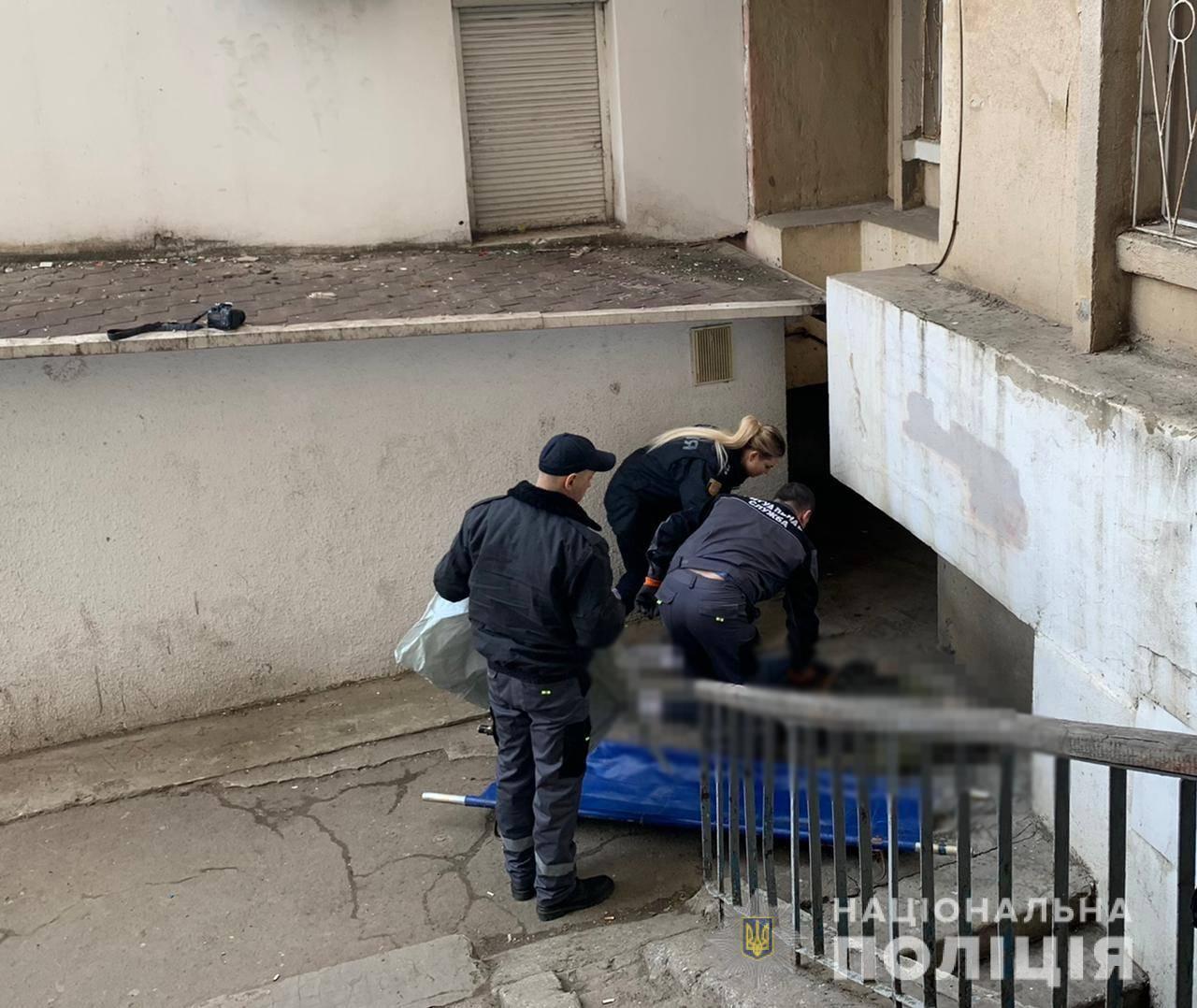 В Одессе 18-летний парень выбросился с балкона 15-го этажа. Фото