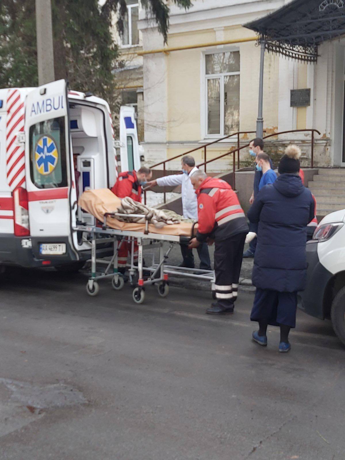 В Киев прибыл борт с ранеными героями Донбасса: волонтер просит помочь