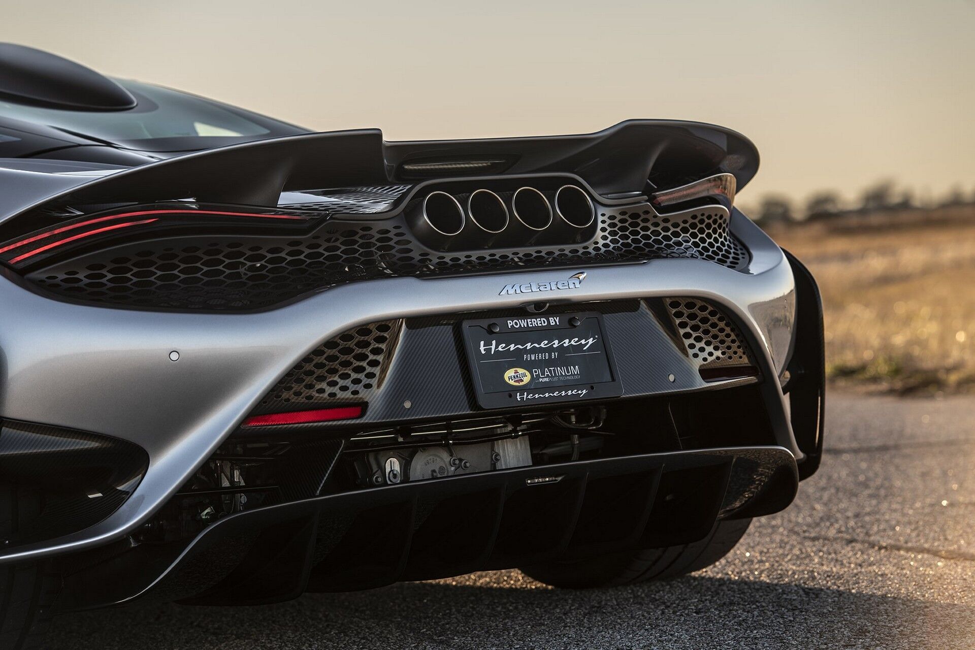 Hennessey "прокачала" McLaren 765LT до 1015 л.с.