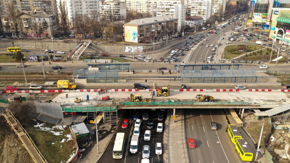 Кличко показав, як ремонтують Індустріальний міст в Києві