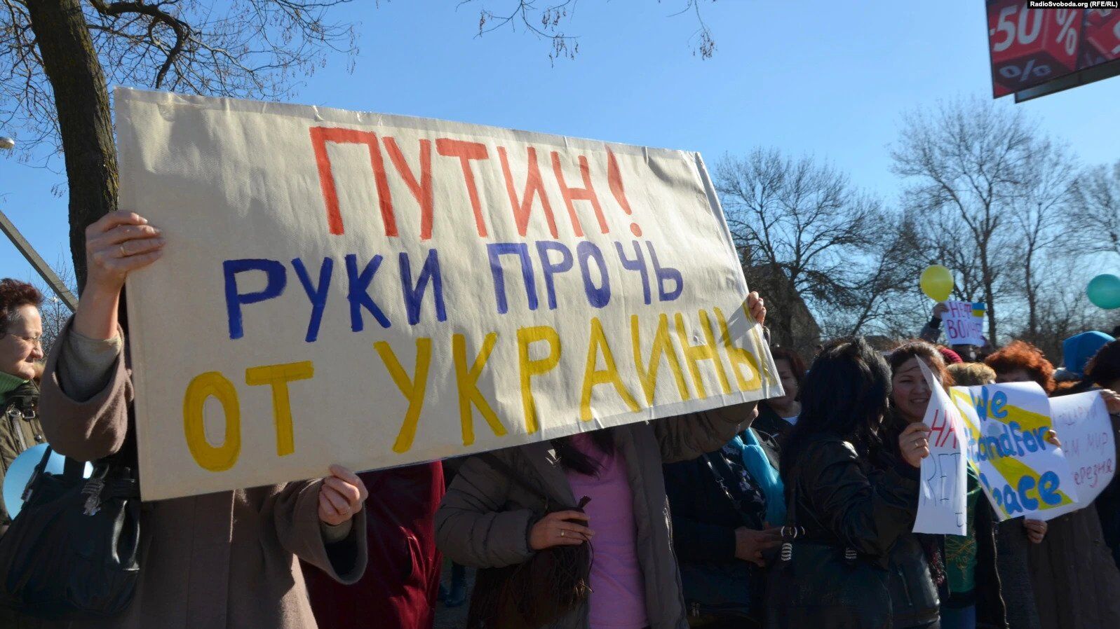 Украинки в Крыму вышли на митинги против оккупации: в сети вспомнили фото и видео