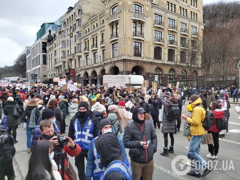 Участники марша на Почтовой площади