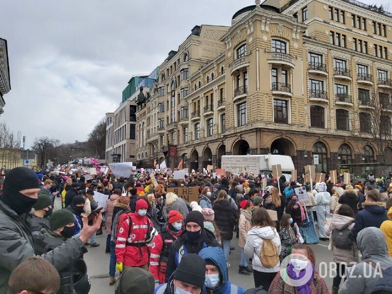 Участники марша на Почтовой площади