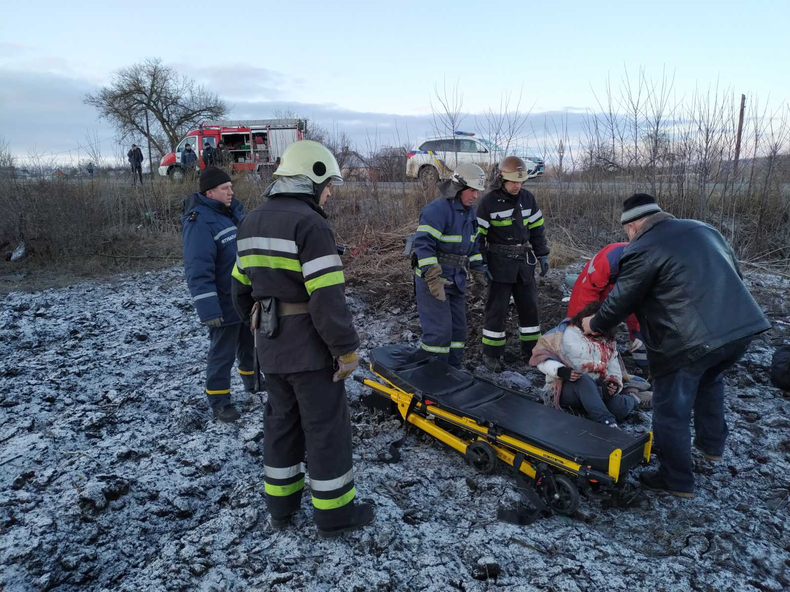 На Харківщині перекинувся мікроавтобус із людьми, є загиблі та поранені. Фото