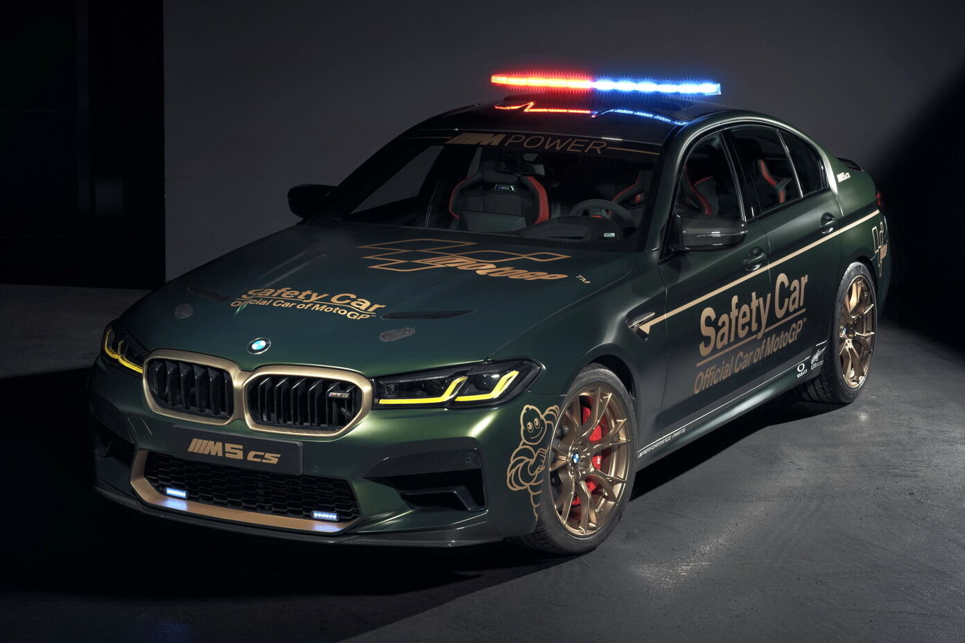 BMW M5 CS Safety Car щеголяет в окраске Frozen Deep Green Metallic