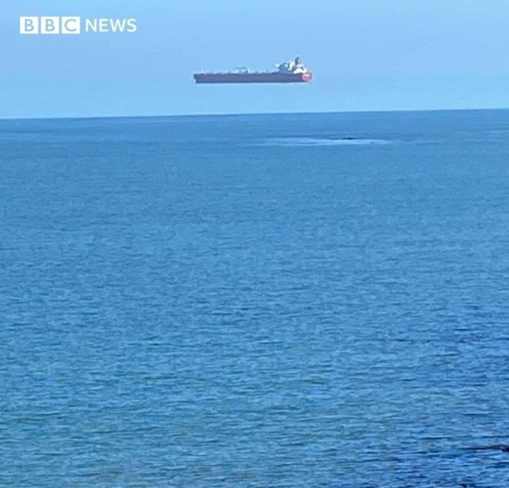 Оптическую иллюзию заметили у побережья Корнуолла, Англия