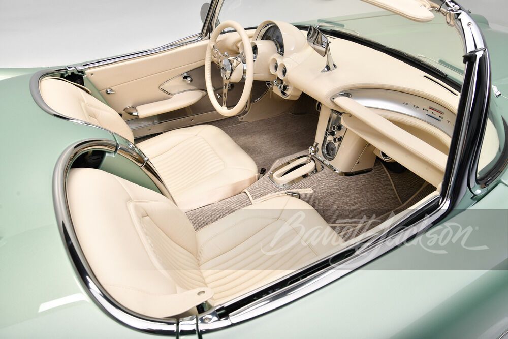 Салон оброблений світлою шкірою