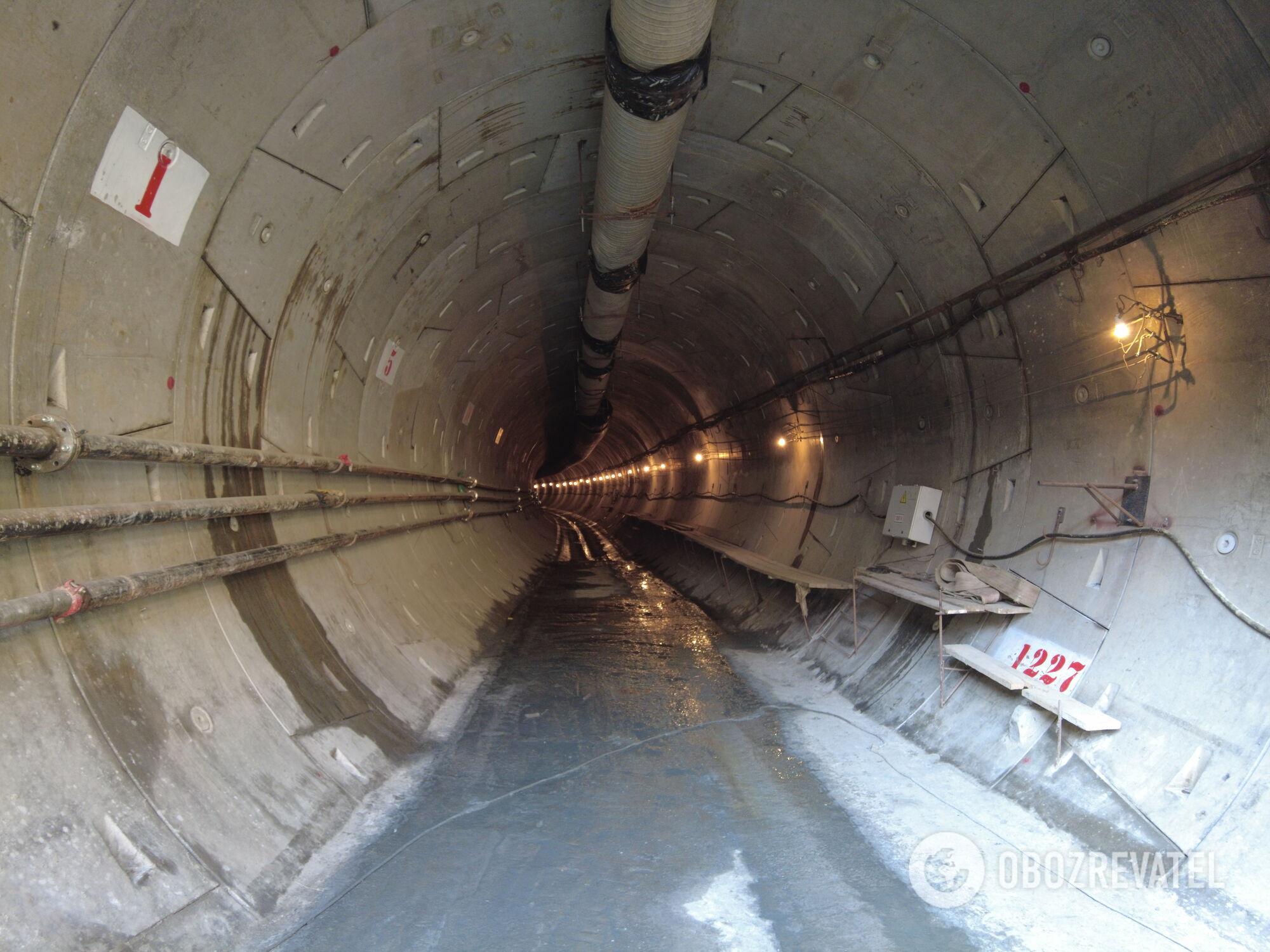 Уже побудовано кілометр тунелю в бік станції "Сирець".
