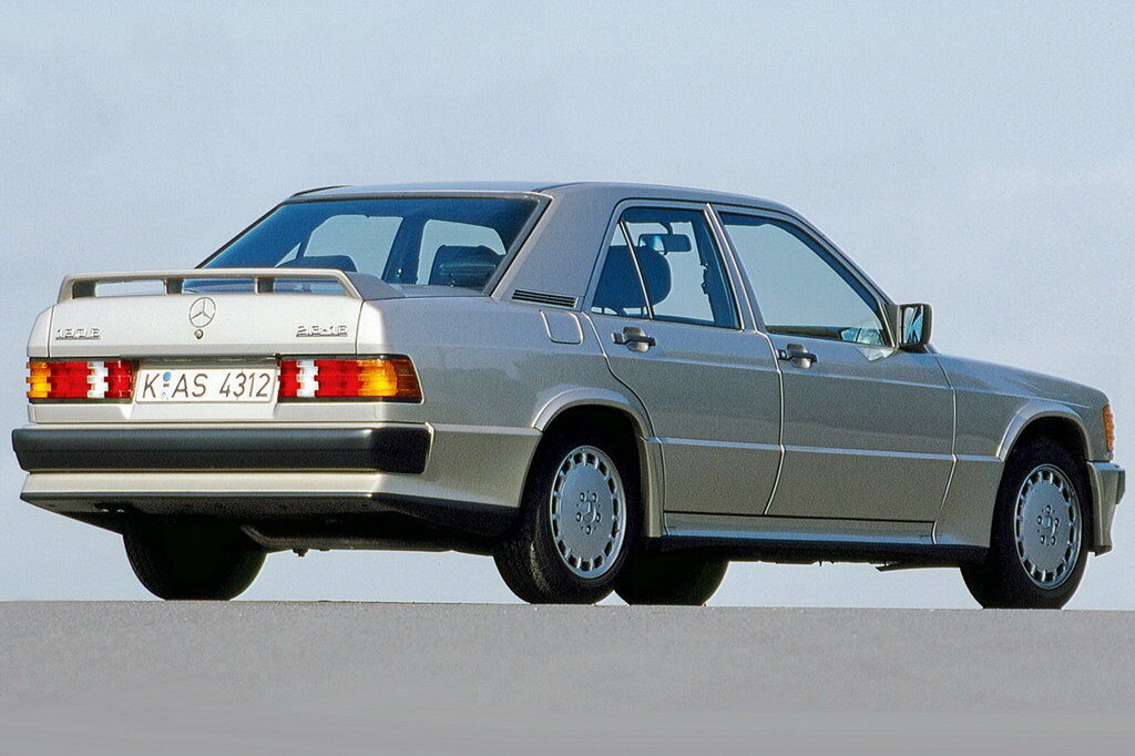 У Mercedes 190 було 20 двигунів