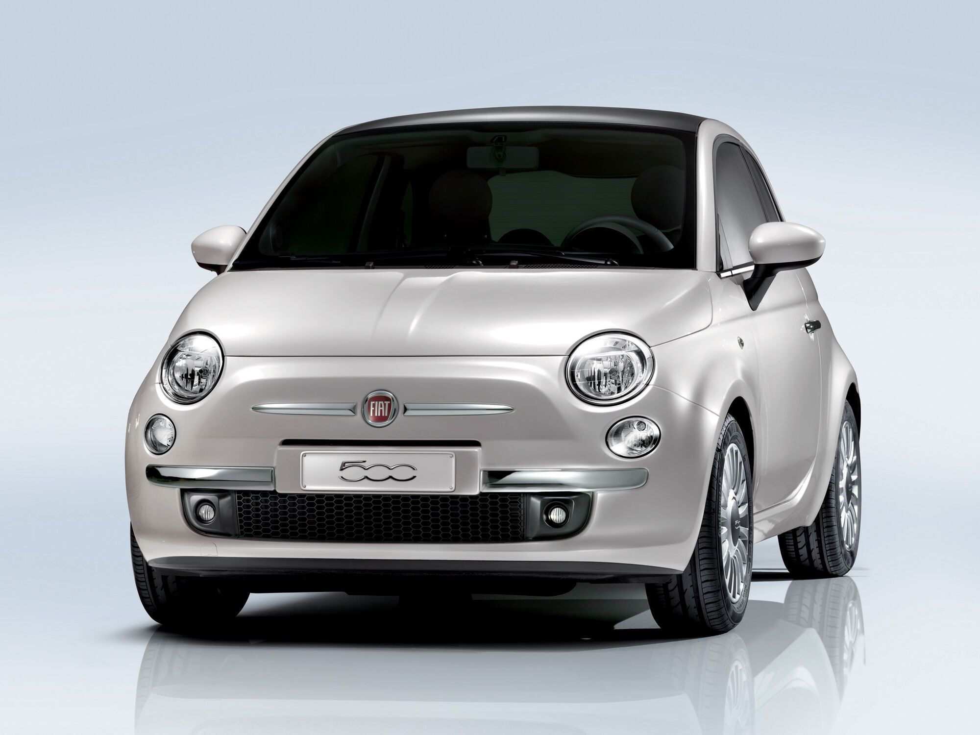 Fiat 500 – сучасний автомобіль, який має вигляд старої машини