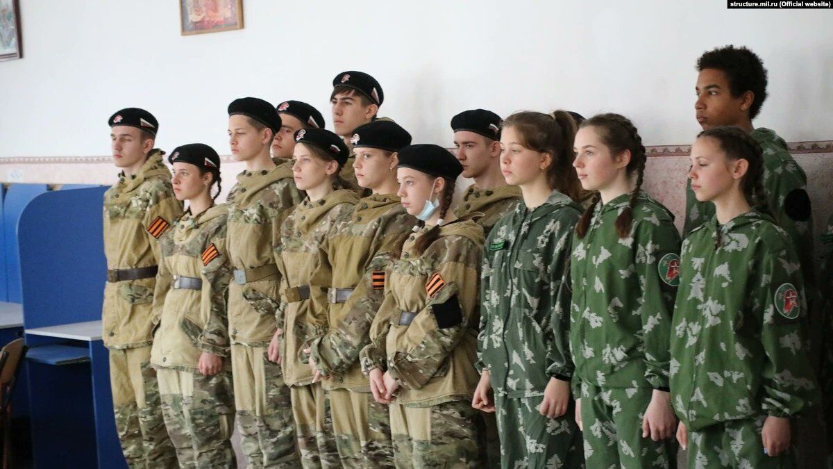 Новини Кримнашу. "Гармати, як годиться, розвернули у бік російського берега"