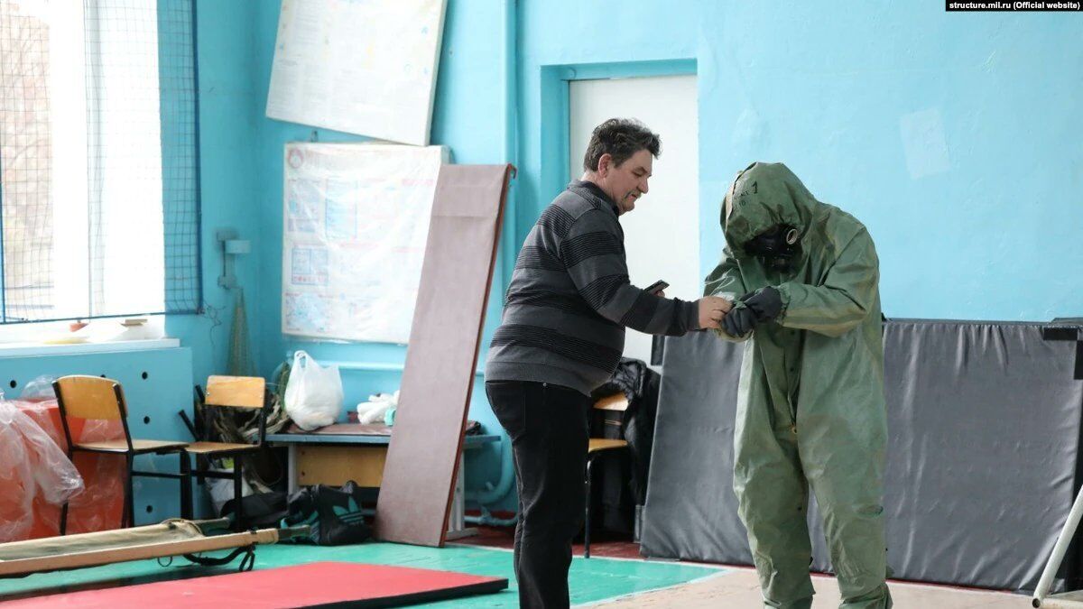 Новини Кримнашу. "Гармати, як годиться, розвернули у бік російського берега"