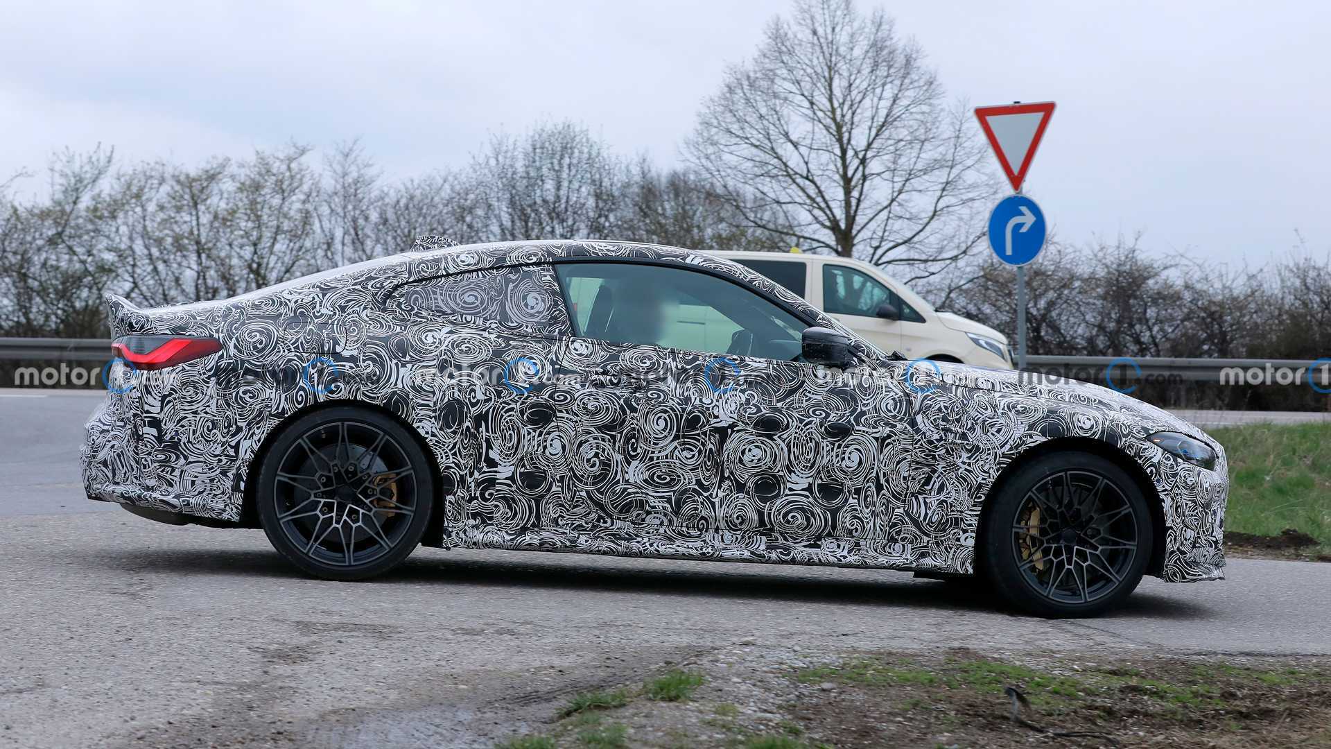 BMW M4 CSL з новими колесами