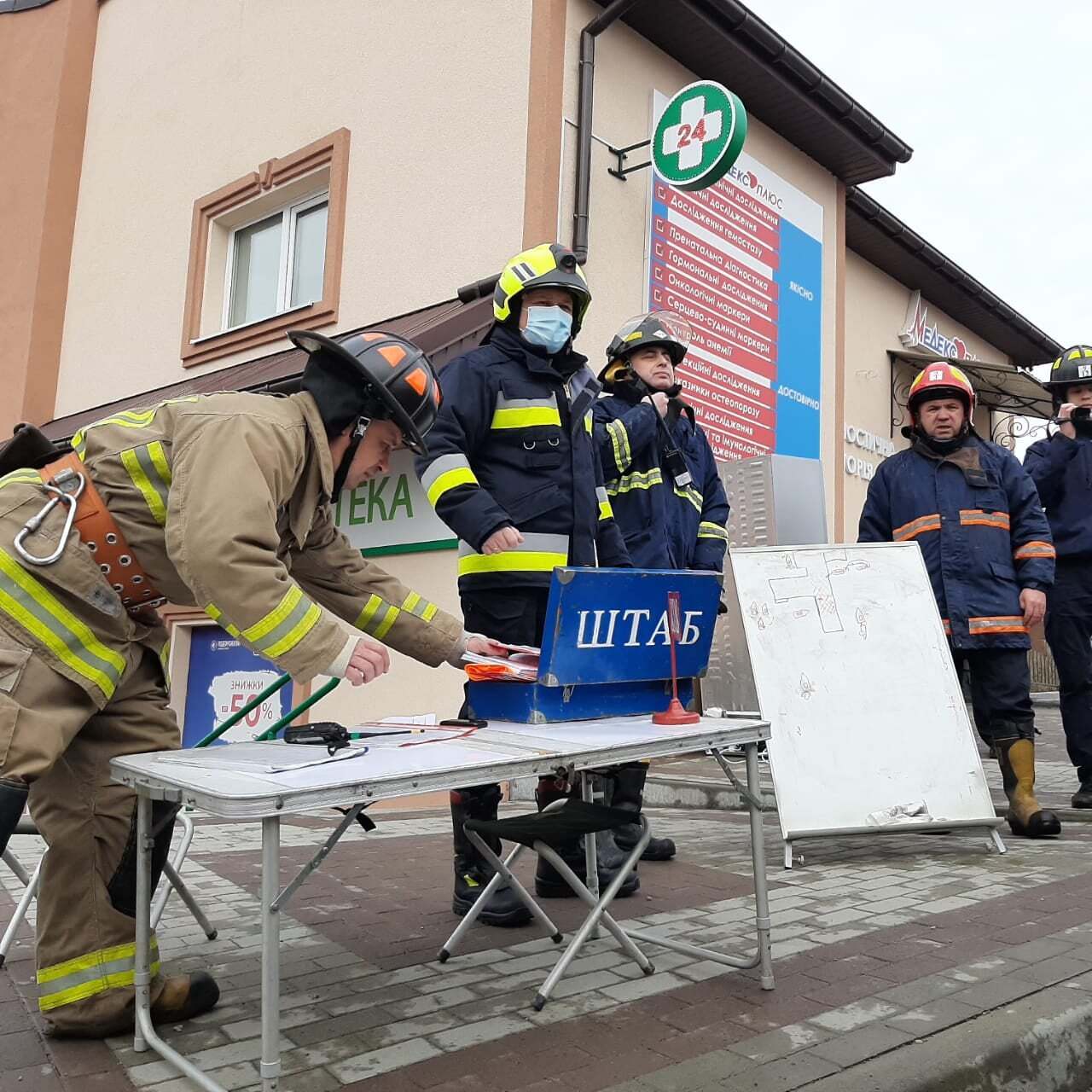 На Прикарпатті загорілася лікарня, евакуювали майже 40 осіб. Фото
