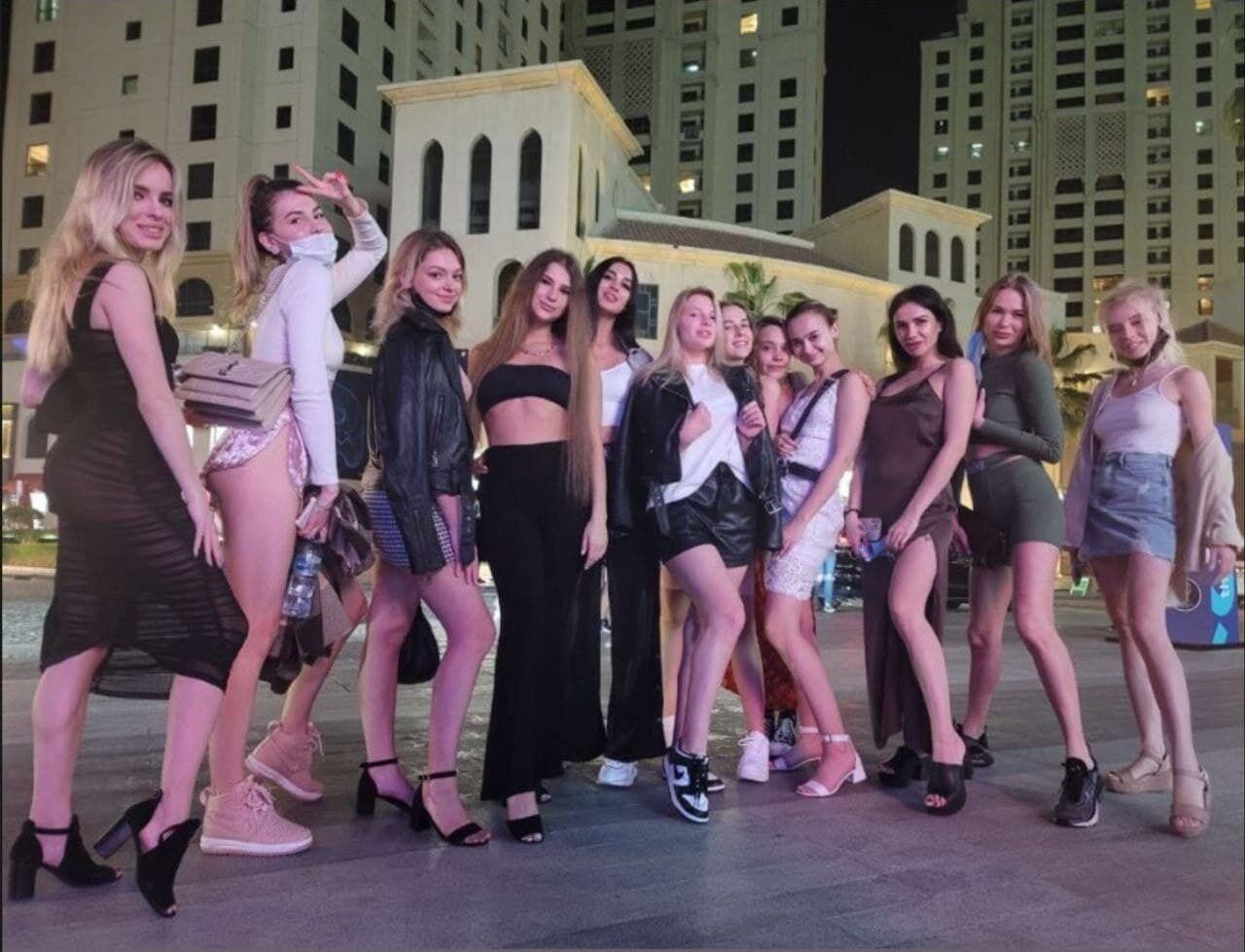 Дівчата, яких затримали за голу фотосесію в Дубаї
