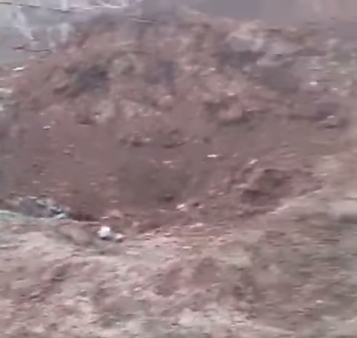 Воронка от взрыва российской мины ПОМ-2 "Отек"