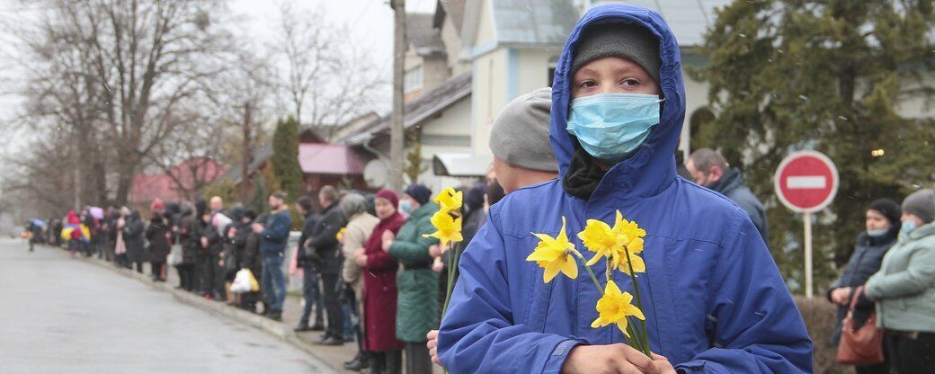 На Буковині віддали останню шану загиблому Ярославу Карлійчуку