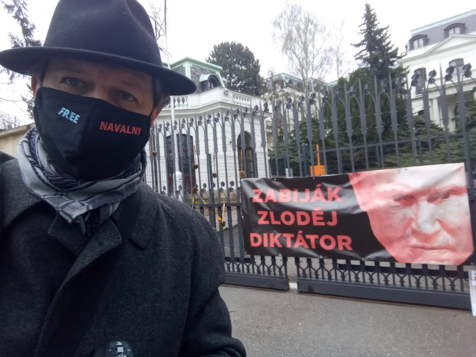 Акция протеста у посольства РФ в Праге.