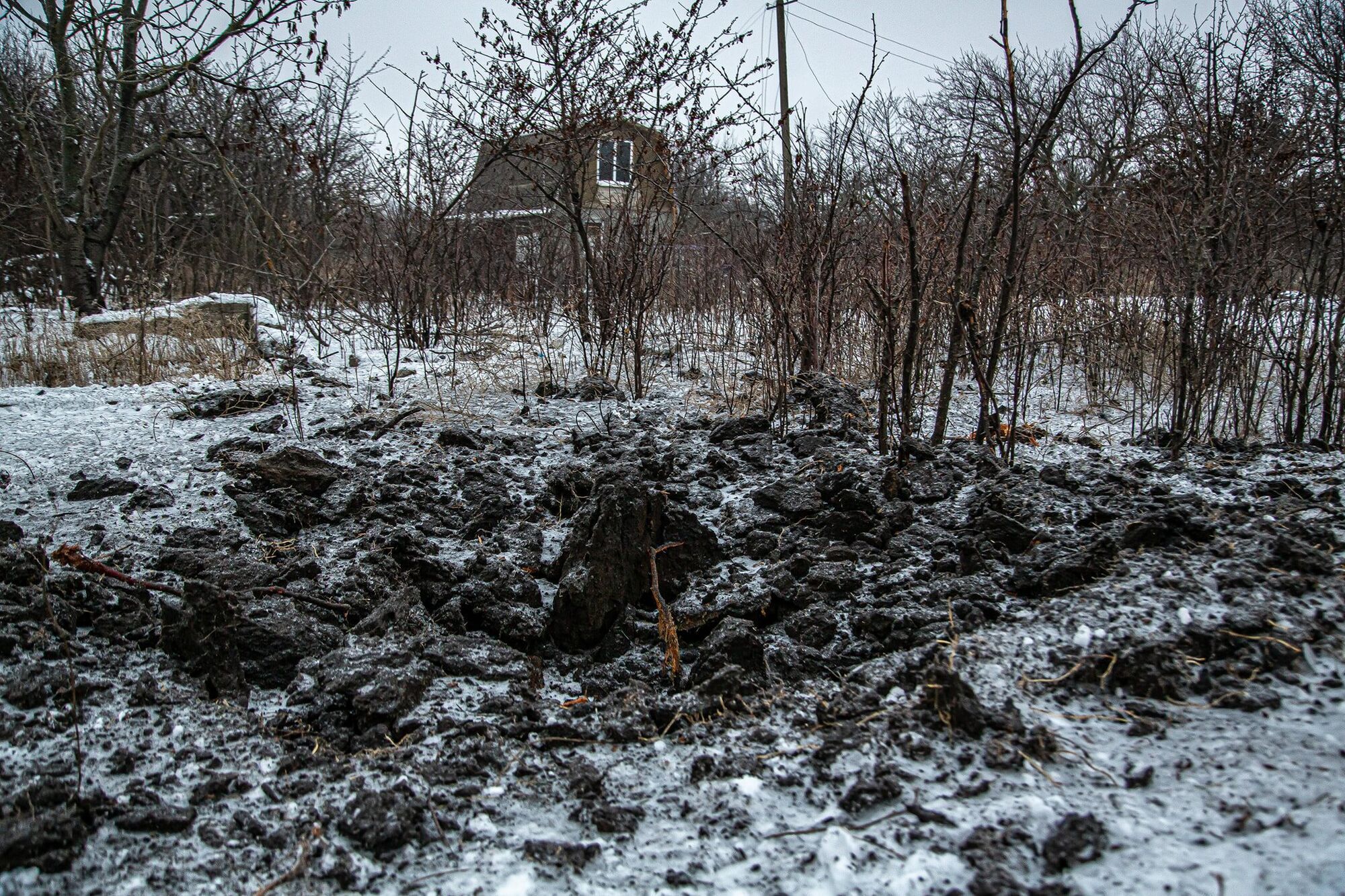 Ямы от взрывов боеприпасов в Водяном