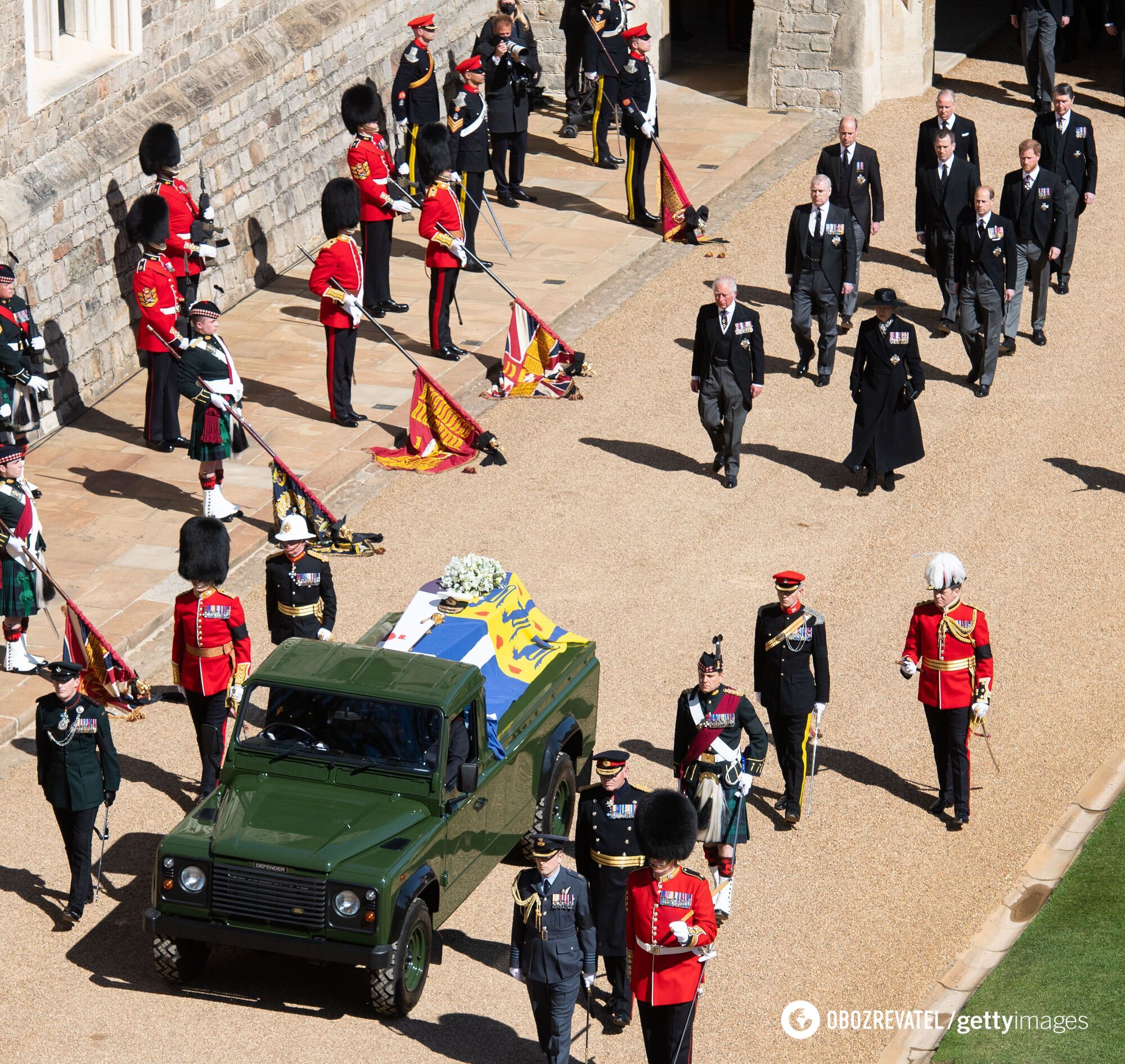 У жалобній церемонії взяли участь сотні військових і члени королівської сім'ї