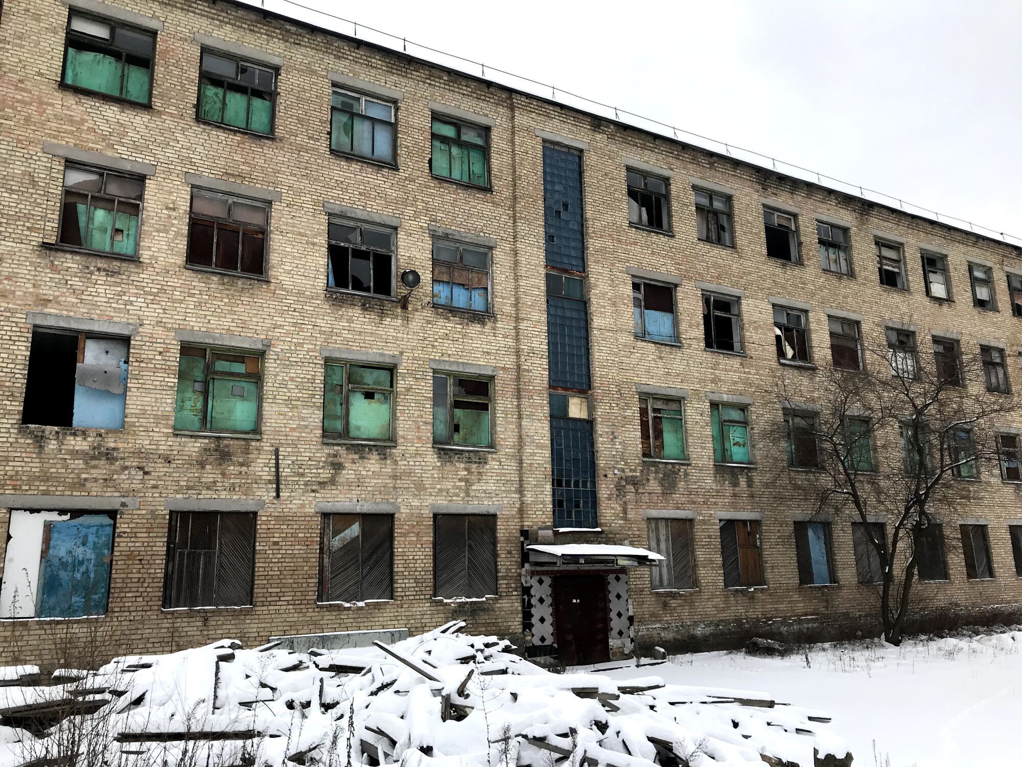 В Україні перенесли перший продаж в'язниці: як виглядає установа