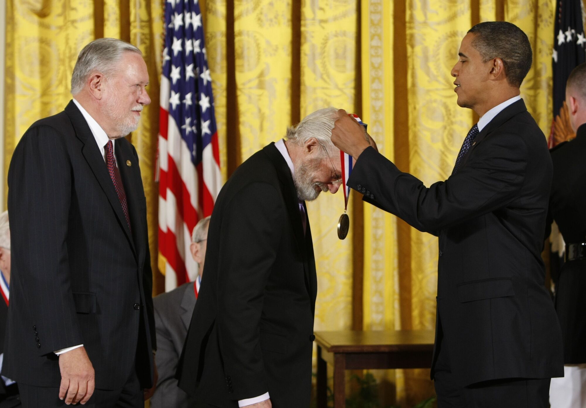 Барак Обама (колишній президент США) нагородив Гешке і Уорнока Національною медаллю технологій і інновацій.