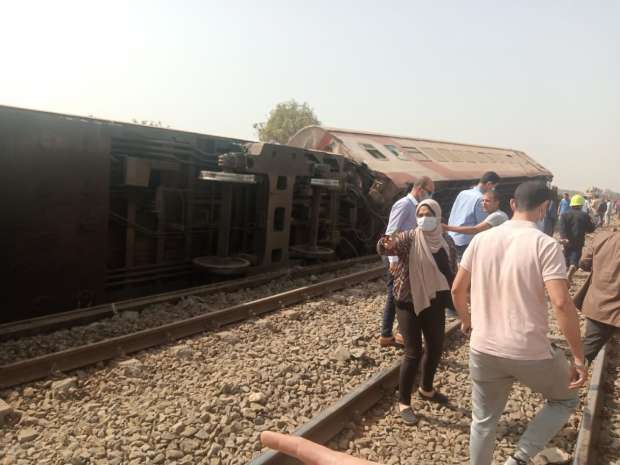 В Египте поезд сошел с рельс: погибли более 30 человек, больше 100 ранены. Видео