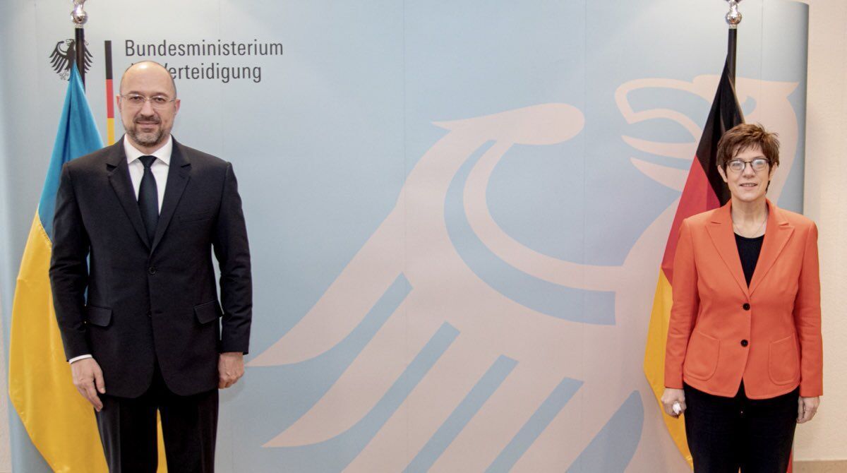 Премьер-министр Украины Денис Шмыгаль и  министр обороны Германии