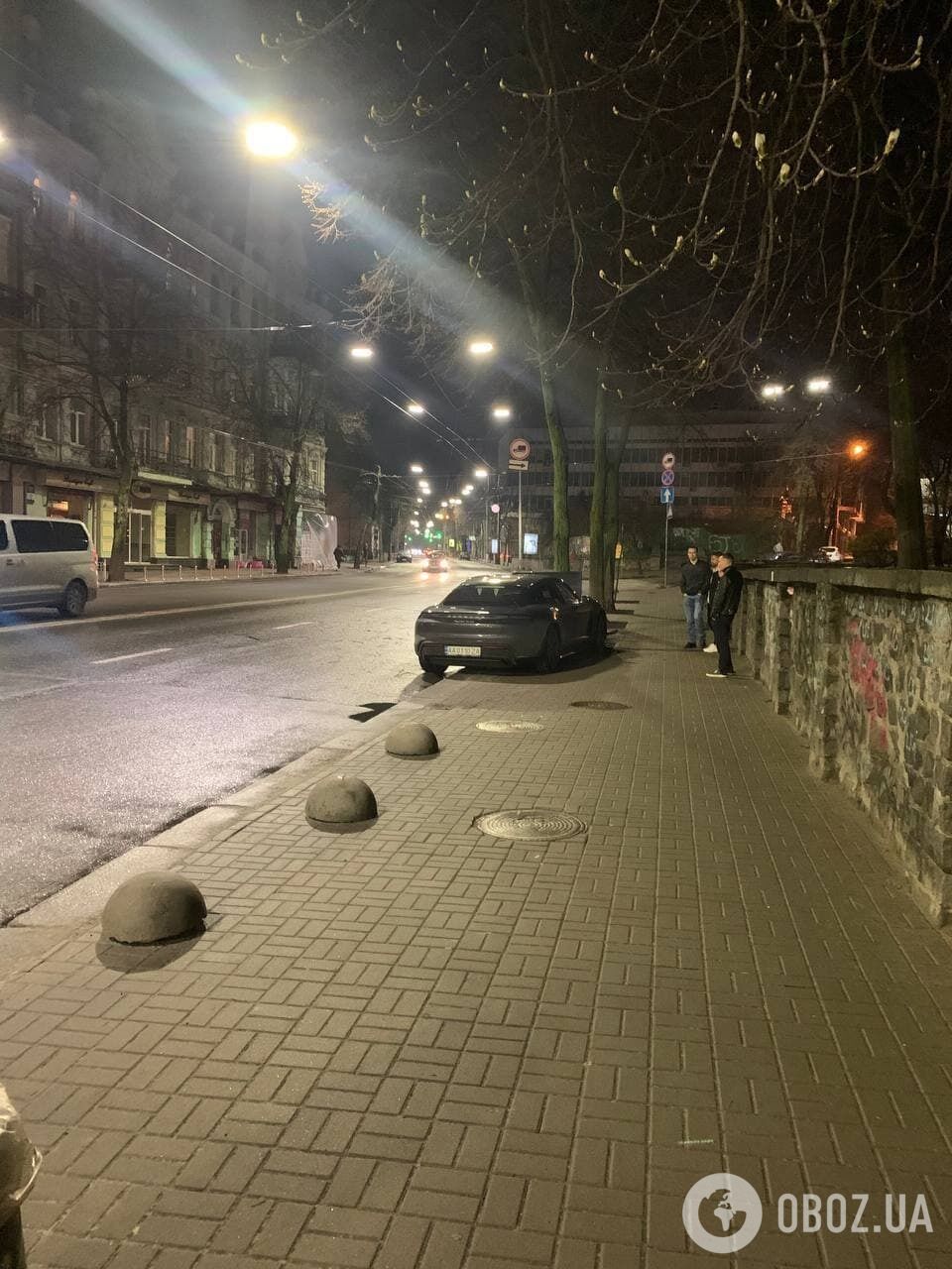 У Києві розбили Porsche Taycan Turbo