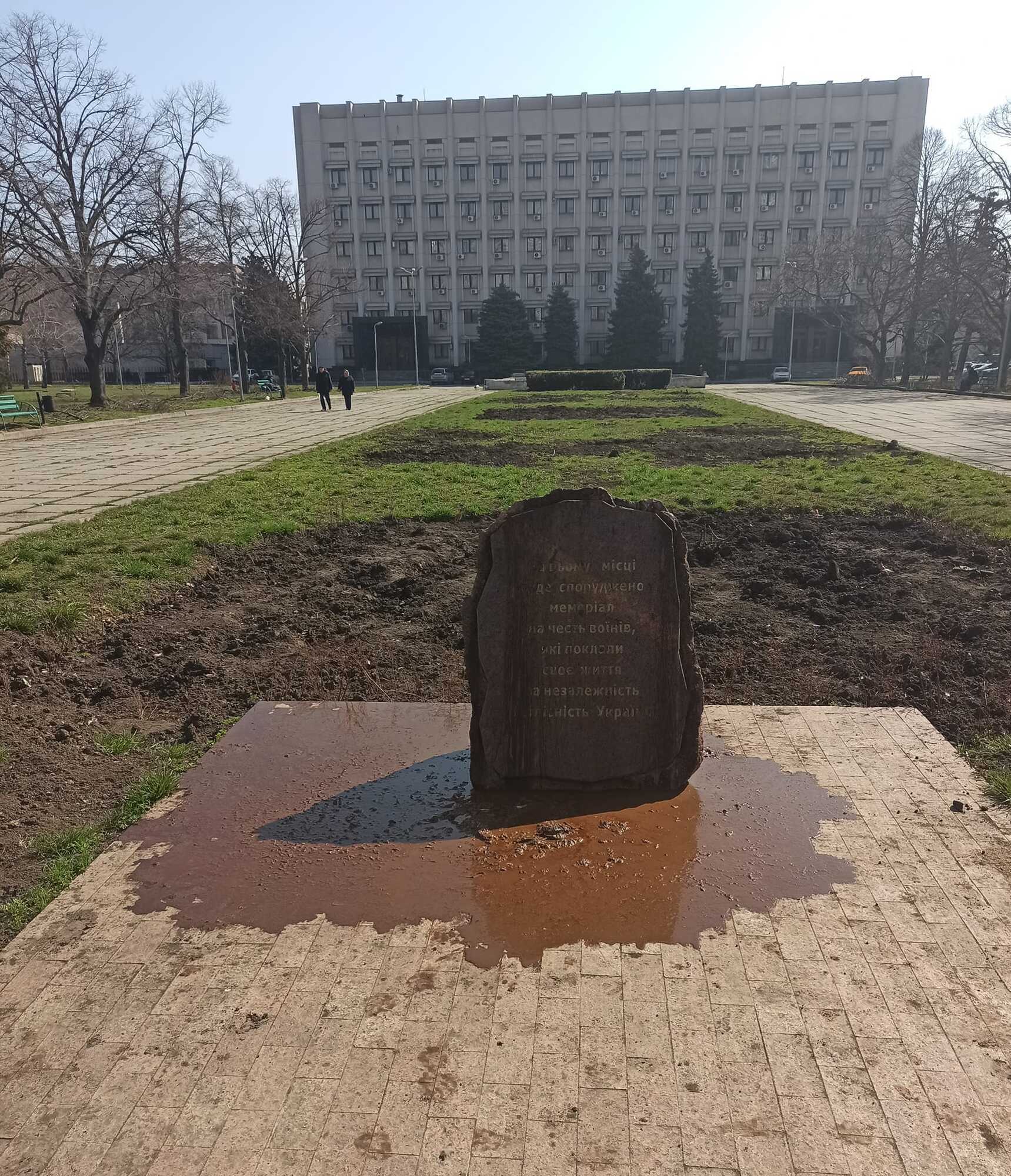 В Одессе облили фекалиями памятный знак погибшим участникам АТО