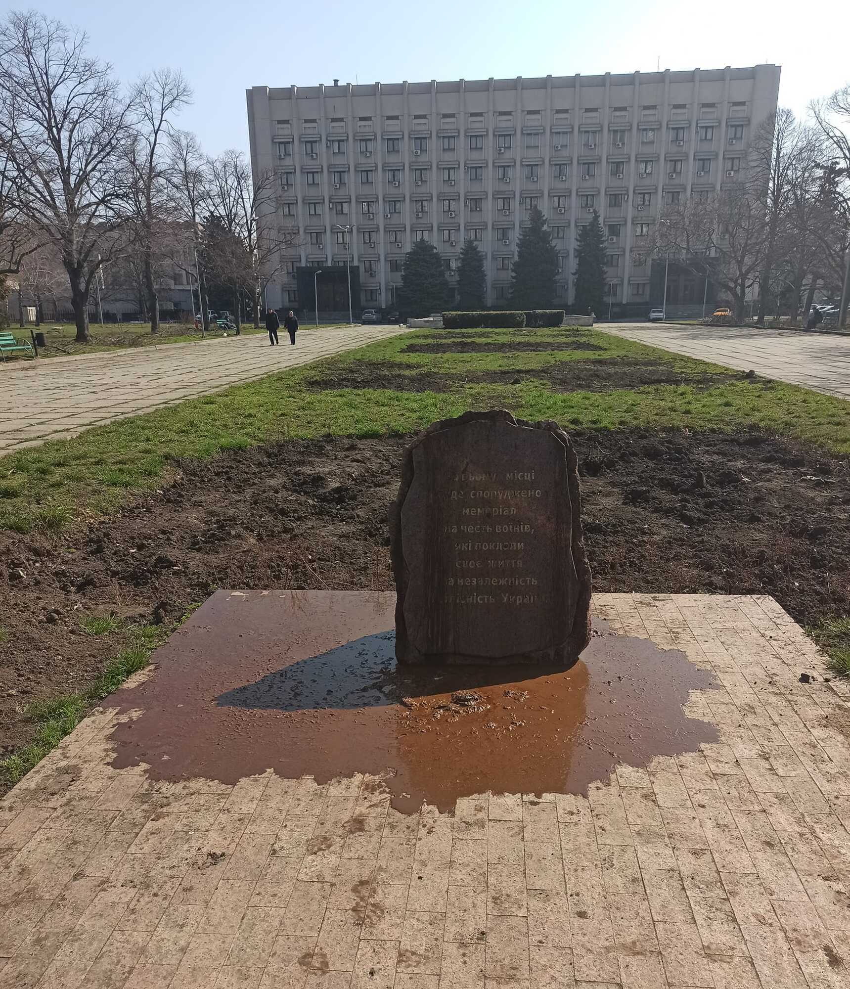 В Одесі облили фекаліями пам’ятний знак загиблим учасникам АТО